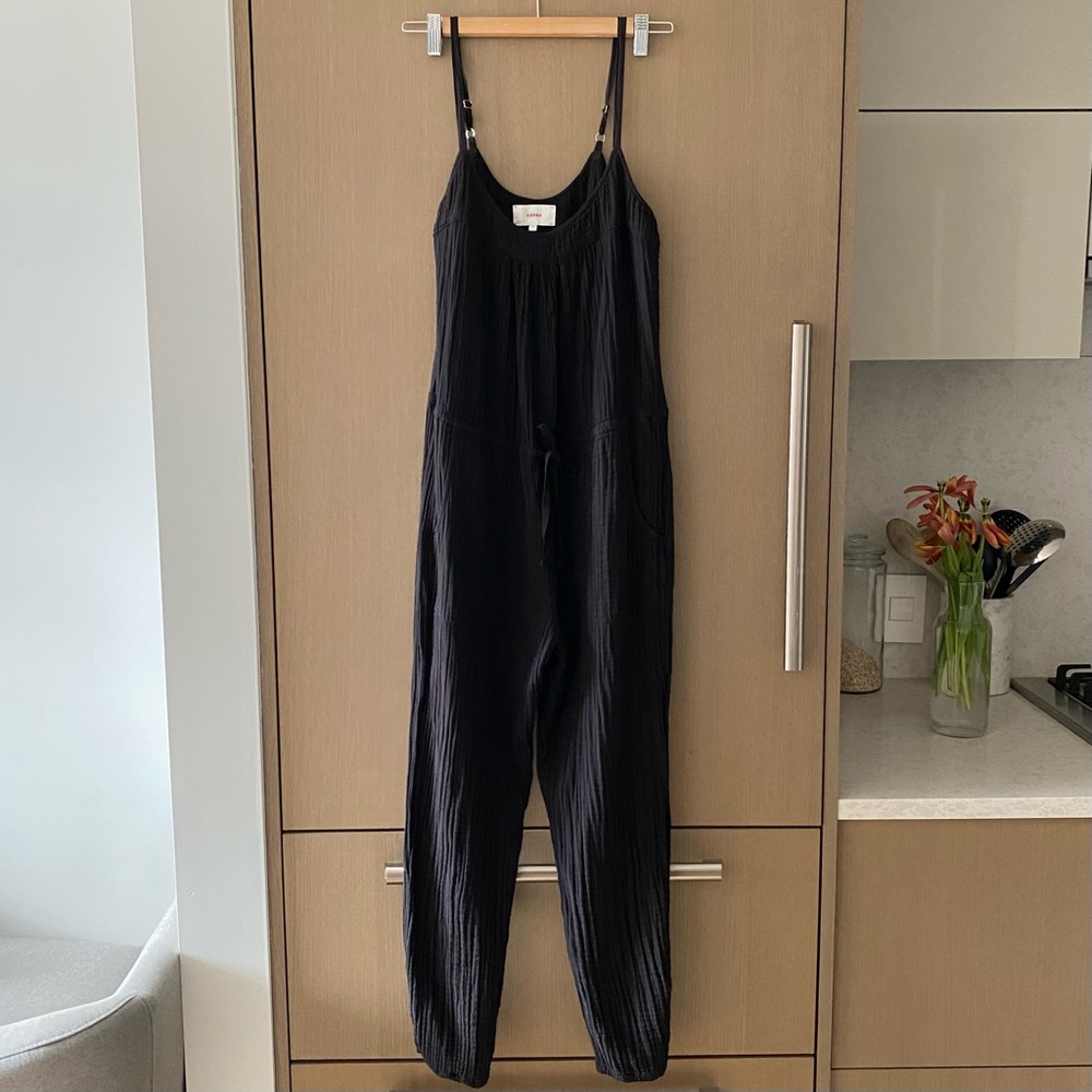 XiRENA Black Sleeveless Drawstring Jumpsuit - Picture 3 of 9